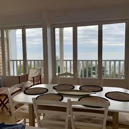 A En Famille Vue * Trouville-sur-Mer