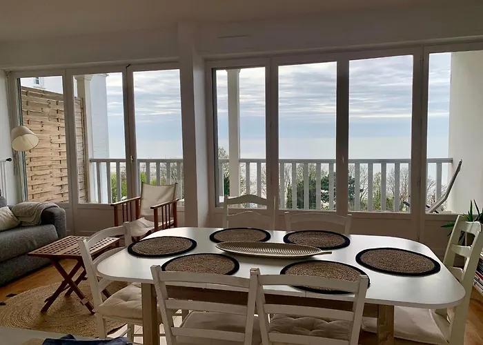 A En Famille Vue * Trouville-sur-Mer